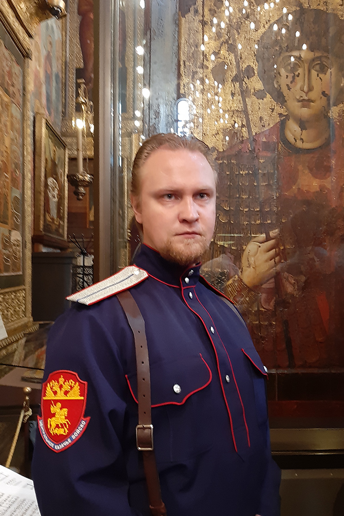 Казак сослужил Владыке Ювеналию
