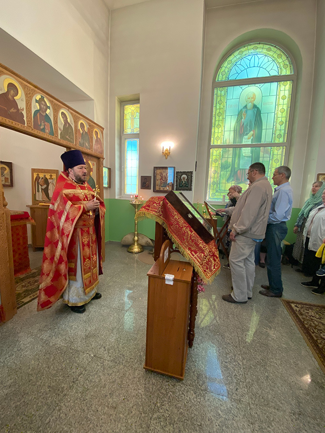 Первая Литургия в храме-часовне