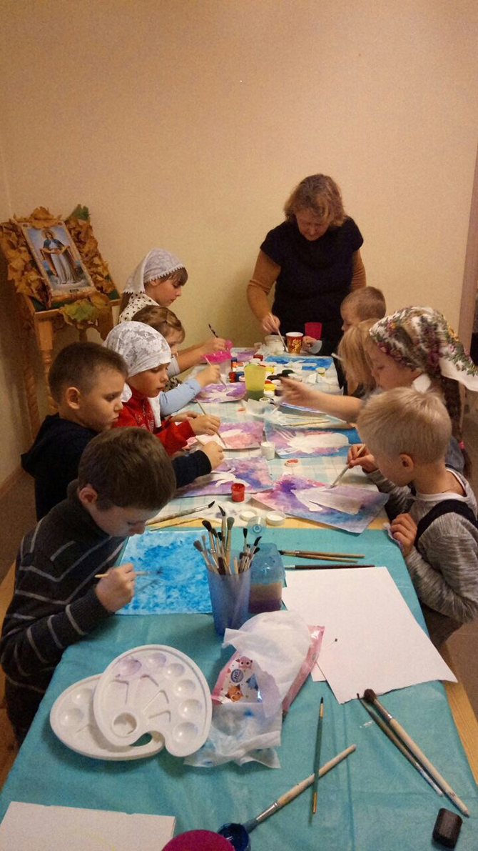 Ученики воскресной школы с удовольствием занимались с опытным педагогом