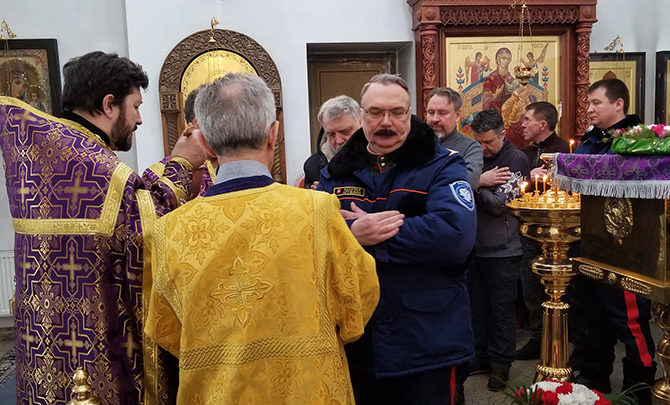 Казаки исповедывались и причащались