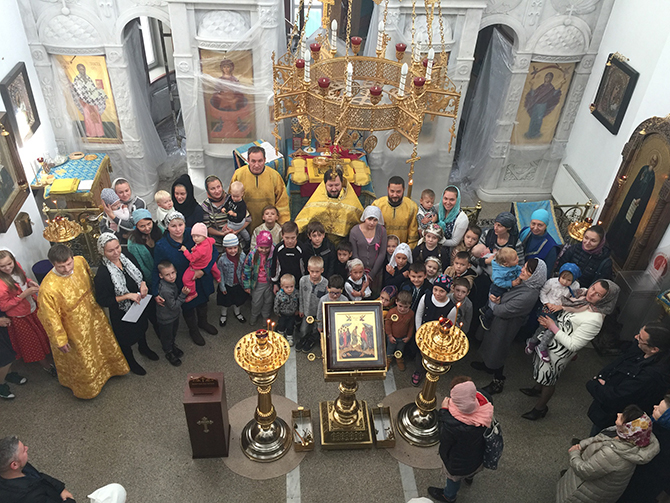 Ученики и преподаватели воскресной школы