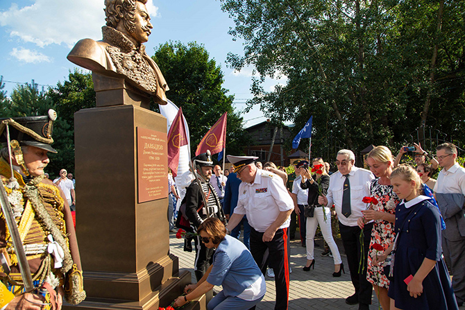Памятник герою войны