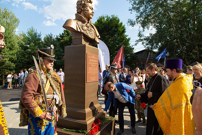 Памятник герою войны
