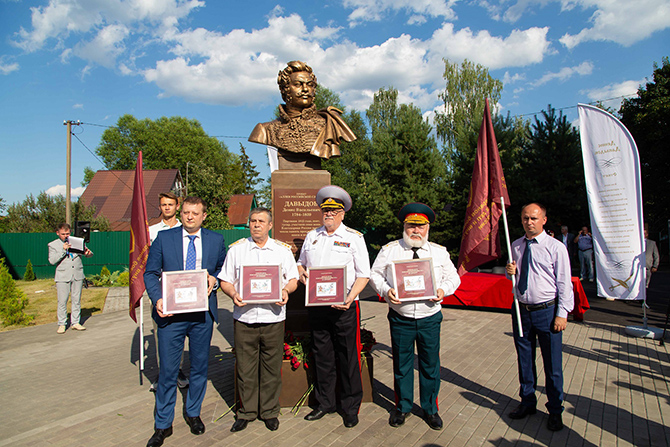 Памятник герою войны