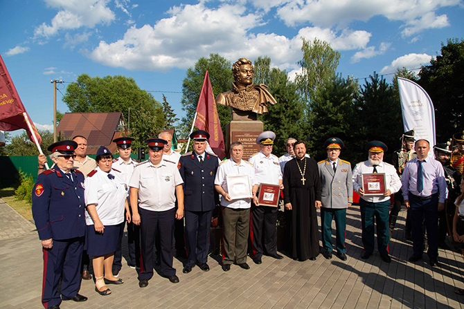Памятник герою войны