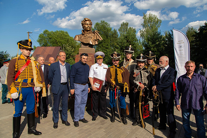 Памятник герою войны