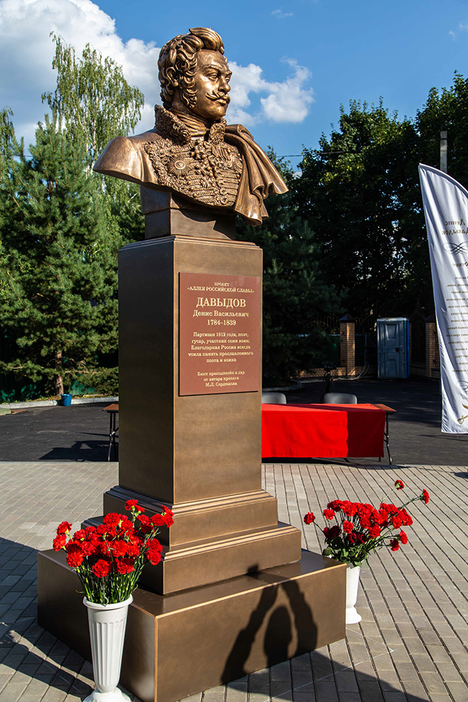 Памятник герою войны