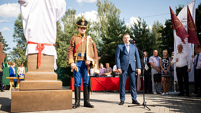 Памятник герою войны