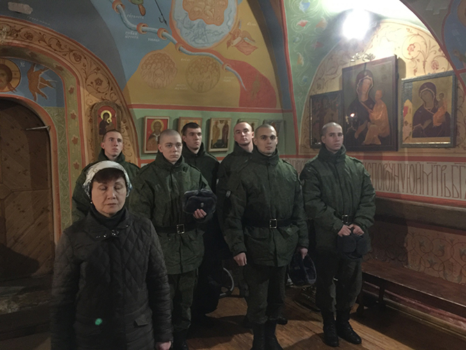 Солдаты исповедовались и причастились Святых Христовых Тайн