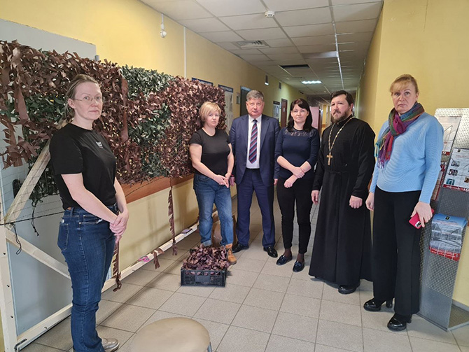 пункт по плетению маскировочных сетей