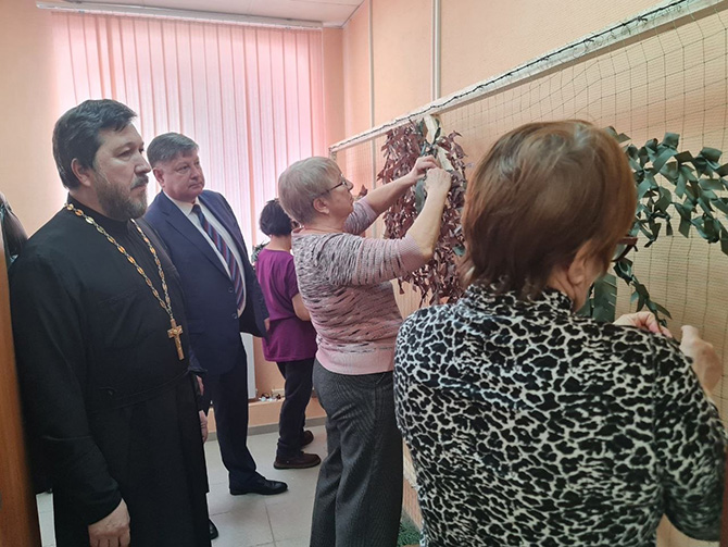 пункт по плетению маскировочных сетей