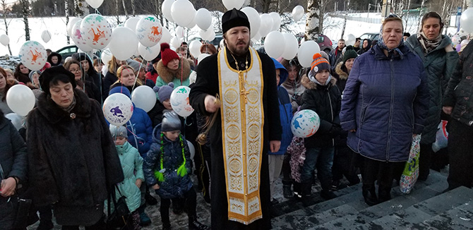 Поминальное богослужение совершил протоиерей Александр Азаров