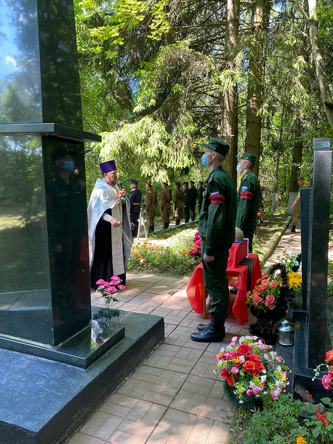 Церемония погребения останков воина 1